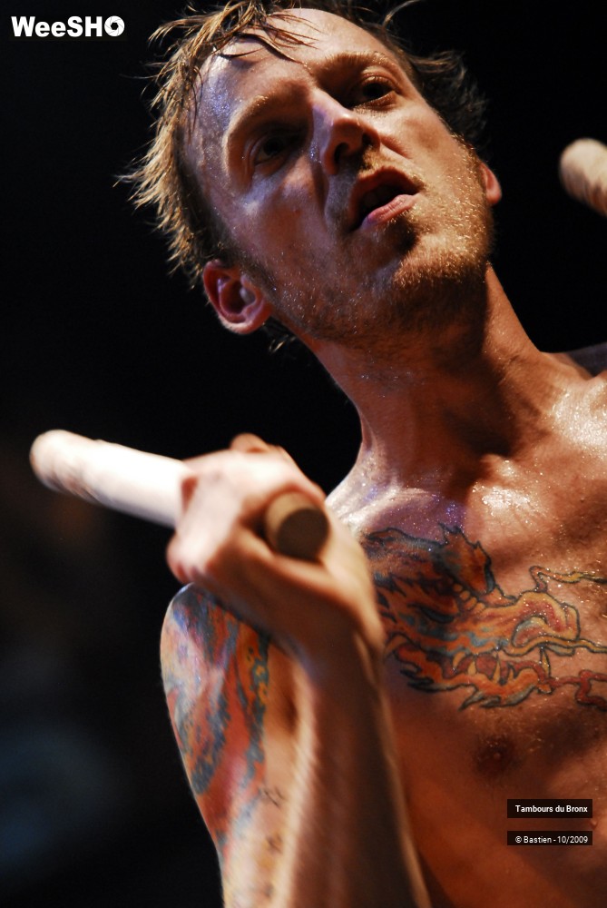 24/47 photos du spectacle Tambours du Bronx