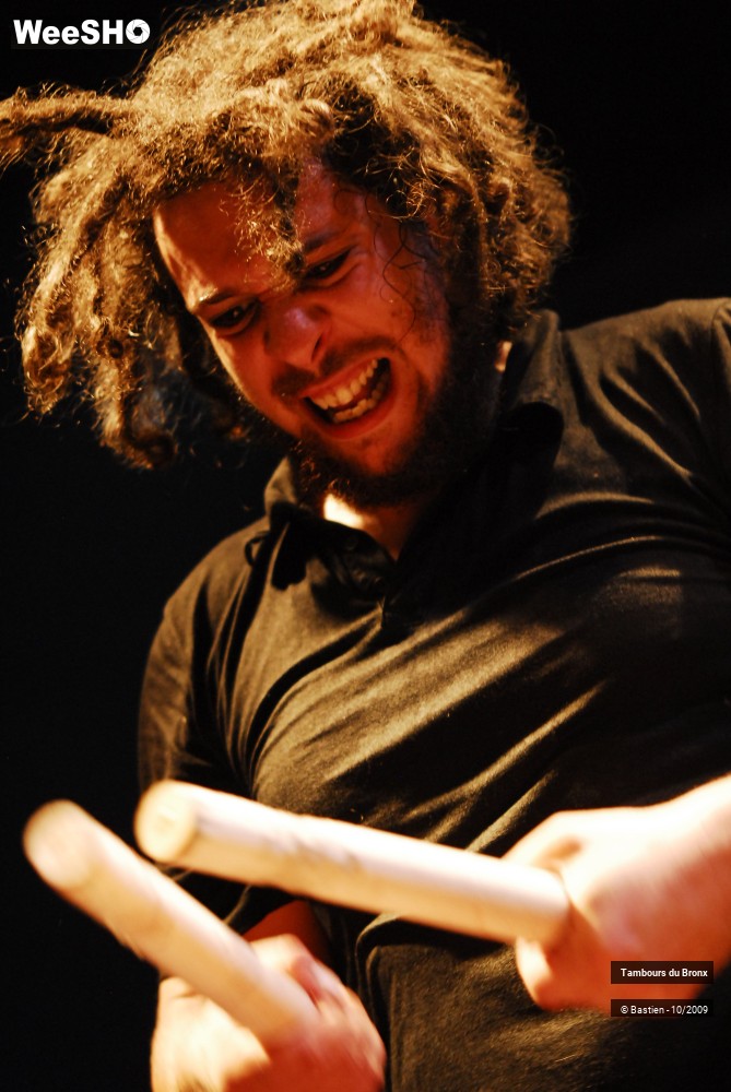 25/47 photos du spectacle Tambours du Bronx