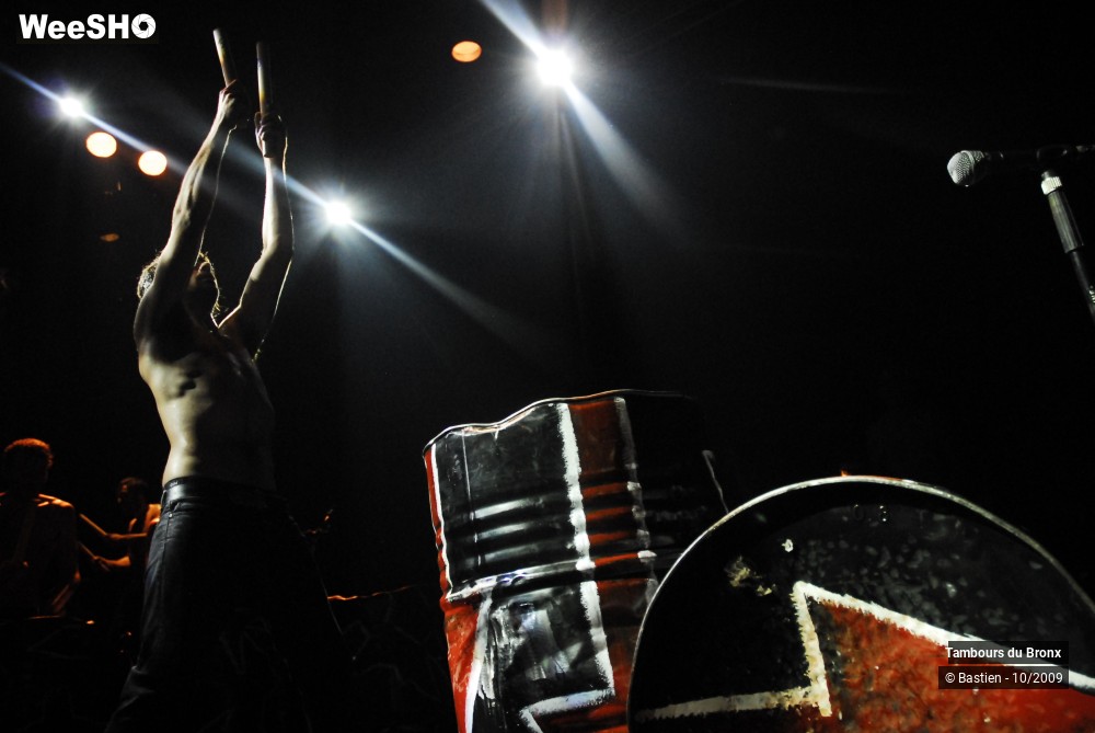 34/47 photos du spectacle Tambours du Bronx