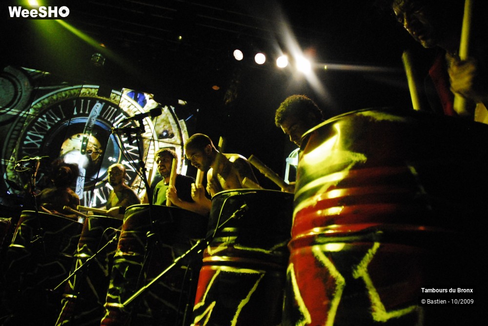 35/47 photos du spectacle Tambours du Bronx