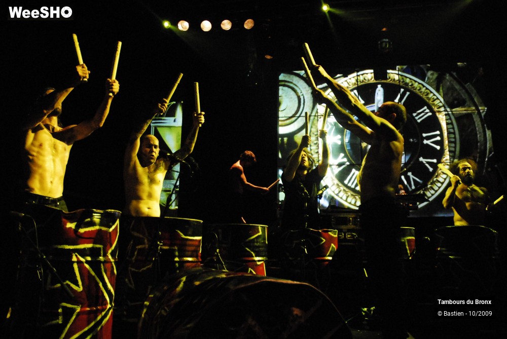 37/47 photos du spectacle Tambours du Bronx