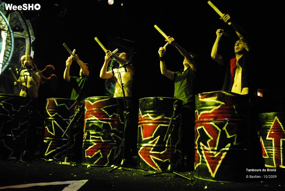 38/47 photos du spectacle Tambours du Bronx