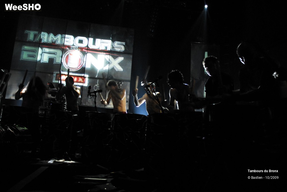 39/47 photos du spectacle Tambours du Bronx