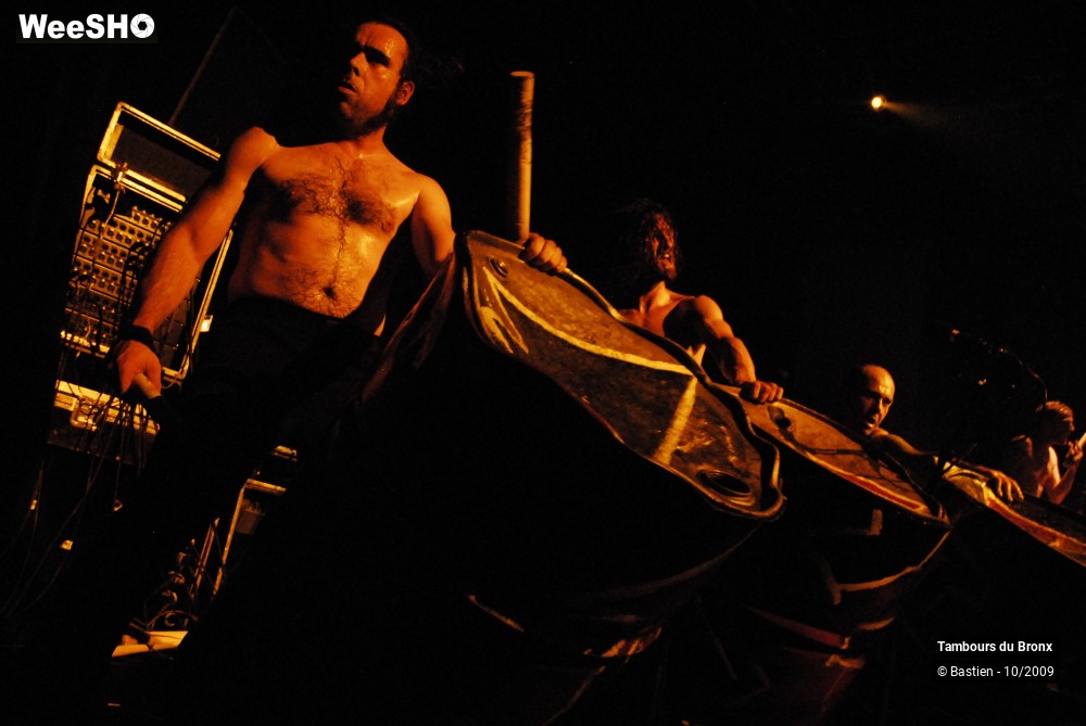 40/47 photos du spectacle Tambours du Bronx