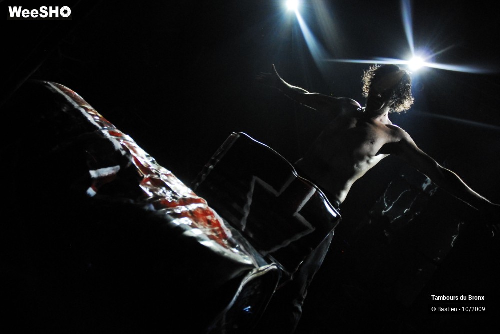 42/47 photos du spectacle Tambours du Bronx