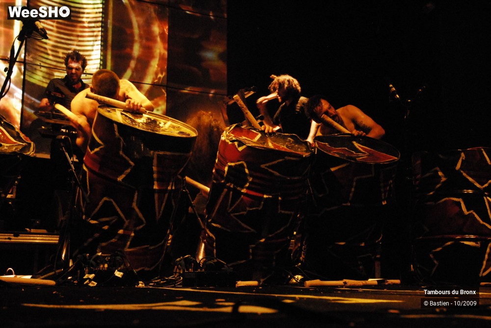43/47 photos du spectacle Tambours du Bronx