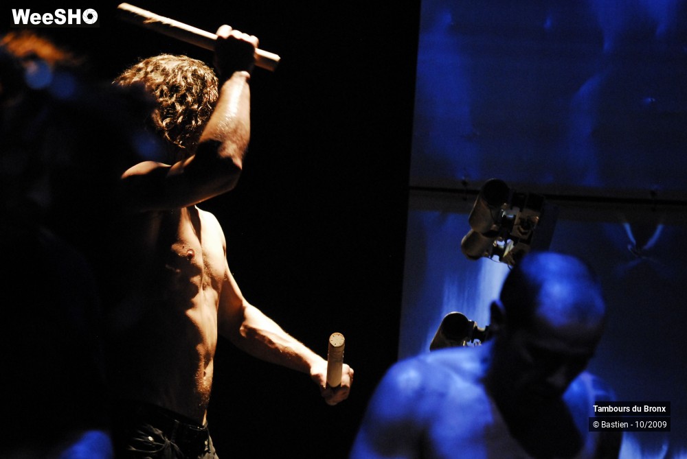 45/47 photos du spectacle Tambours du Bronx