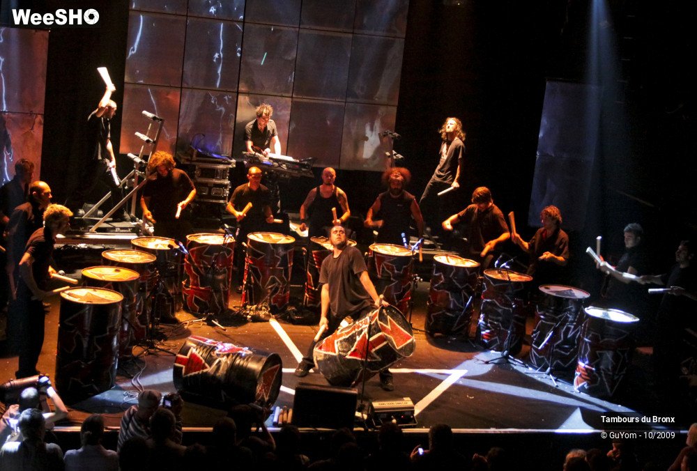 8/50 photos du spectacle Tambours du Bronx