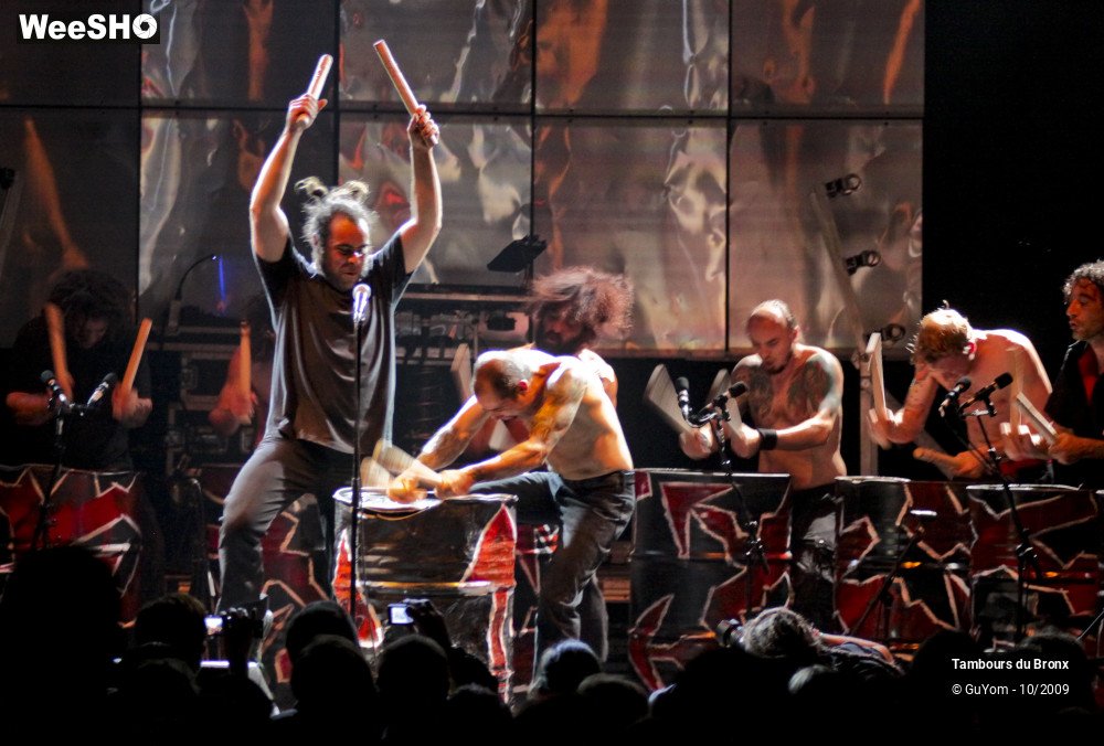 10/50 photos du spectacle Tambours du Bronx