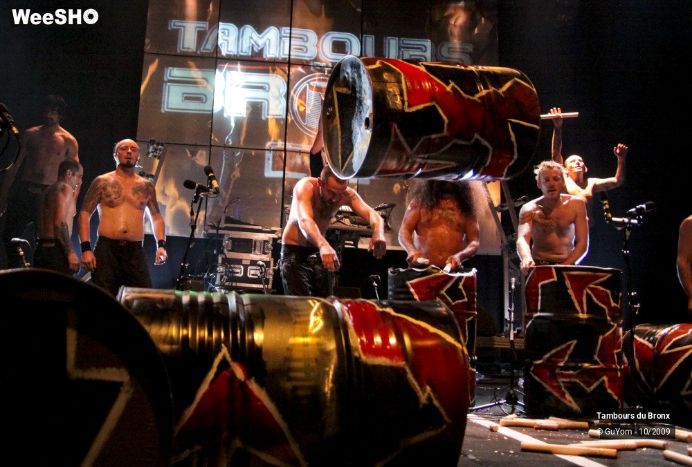 14/50 photos du spectacle Tambours du Bronx
