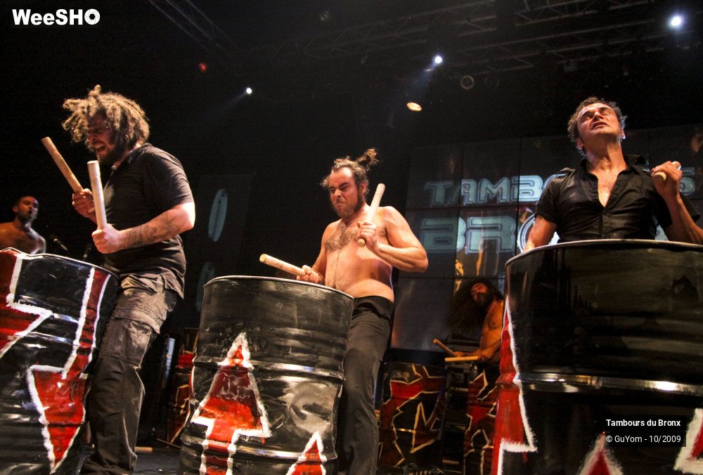 20/50 photos du spectacle Tambours du Bronx