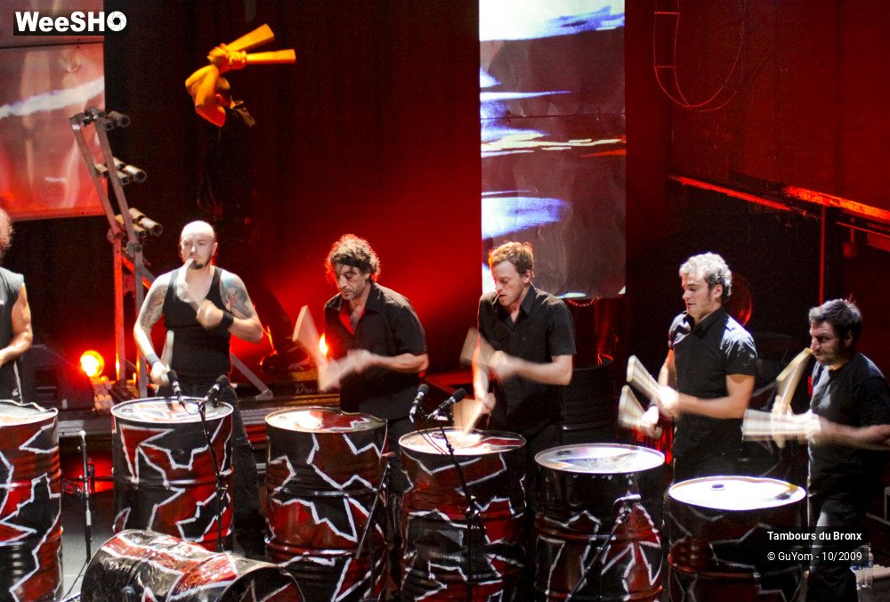 28/50 photos du spectacle Tambours du Bronx