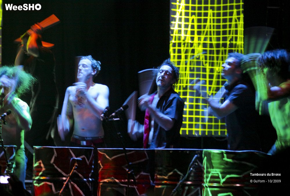 30/50 photos du spectacle Tambours du Bronx