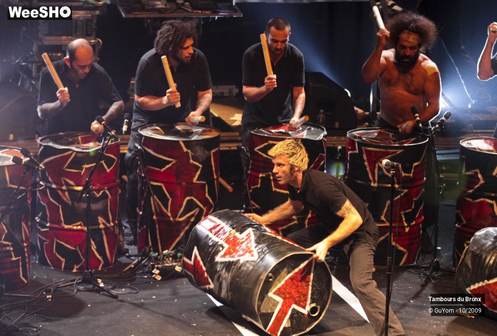 35/50 photos du spectacle Tambours du Bronx