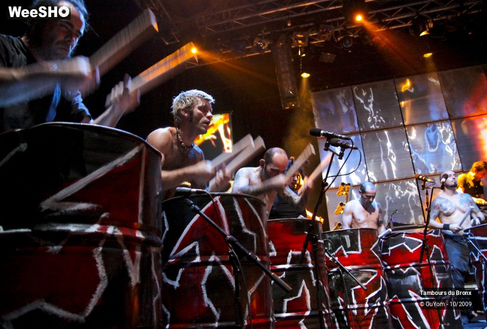 37/50 photos du spectacle Tambours du Bronx