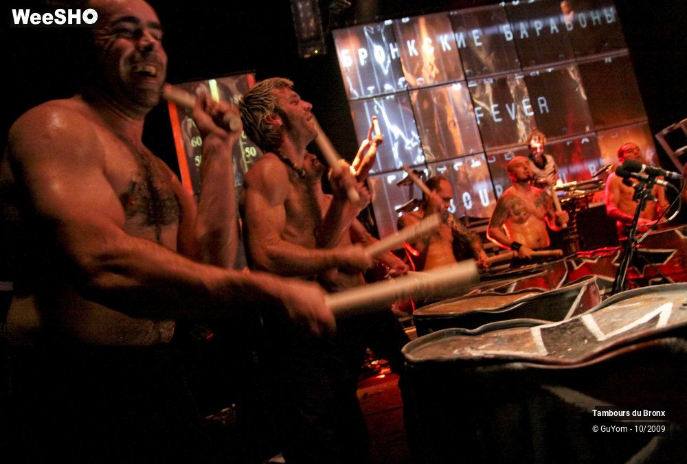 39/50 photos du spectacle Tambours du Bronx
