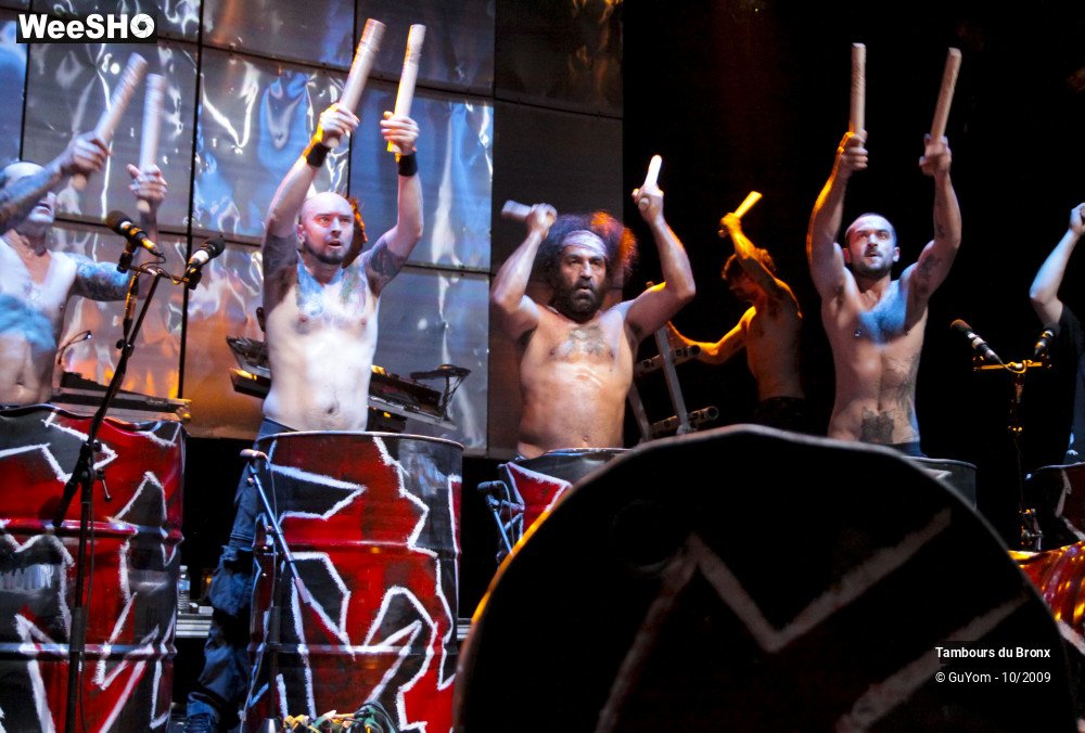 41/50 photos du spectacle Tambours du Bronx