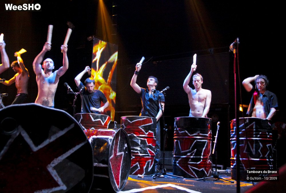 43/50 photos du spectacle Tambours du Bronx