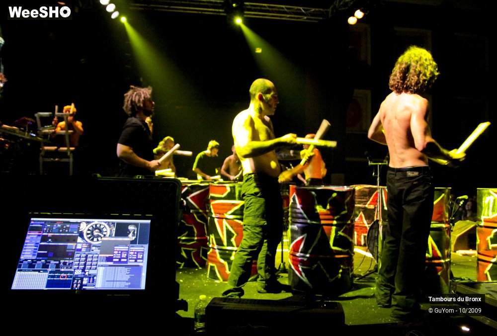 44/50 photos du spectacle Tambours du Bronx