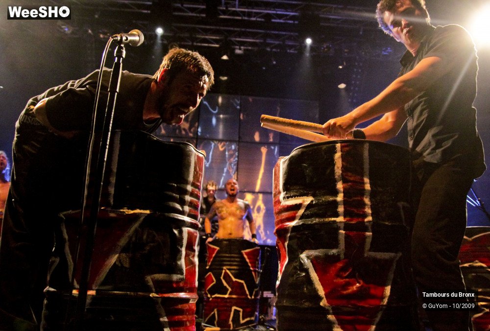 48/50 photos du spectacle Tambours du Bronx