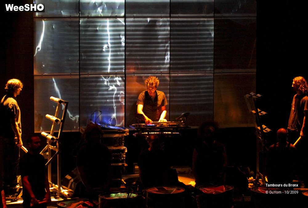 34/49 photos du spectacle Tambours du Bronx Portraits