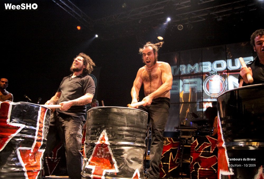 37/49 photos du spectacle Tambours du Bronx Portraits