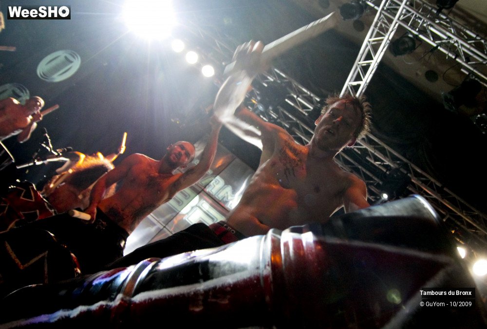 38/49 photos du spectacle Tambours du Bronx Portraits