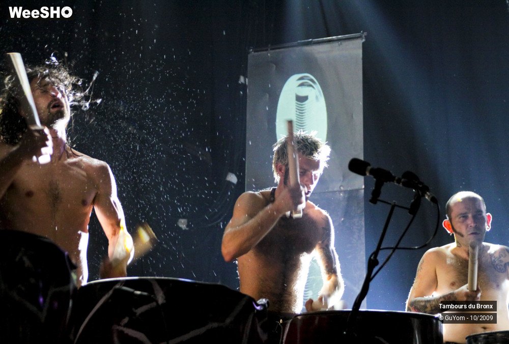 40/49 photos du spectacle Tambours du Bronx Portraits