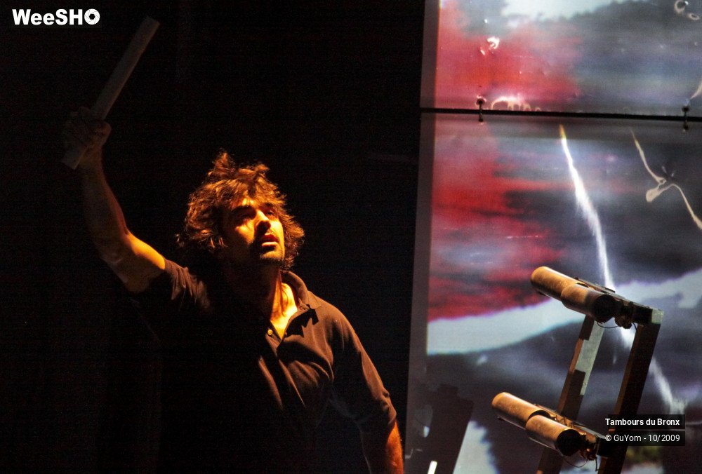 48/49 photos du spectacle Tambours du Bronx Portraits