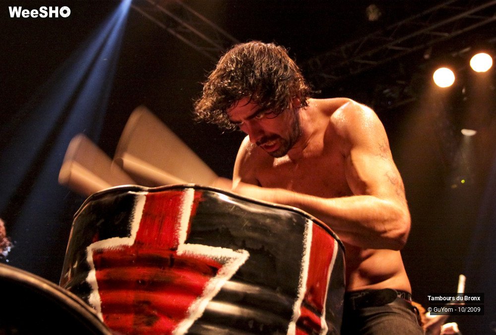 49/49 photos du spectacle Tambours du Bronx Portraits