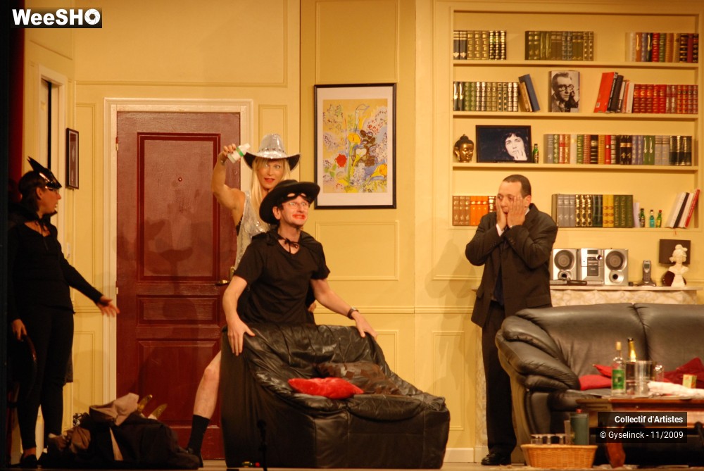 4/43 photos du spectacle Attache-moi au radiateur