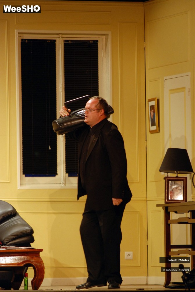 22/43 photos du spectacle Attache-moi au radiateur