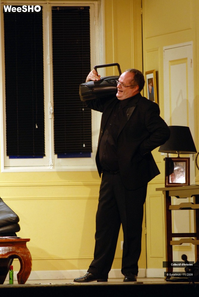 40/43 photos du spectacle Attache-moi au radiateur