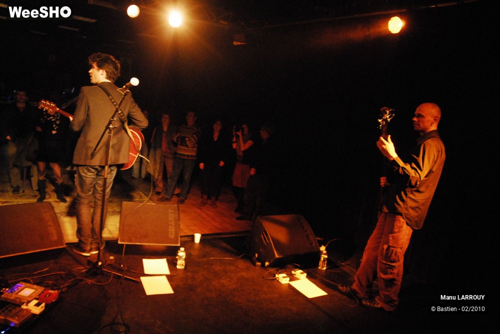 32/41 photos du spectacle Manu LARROUY