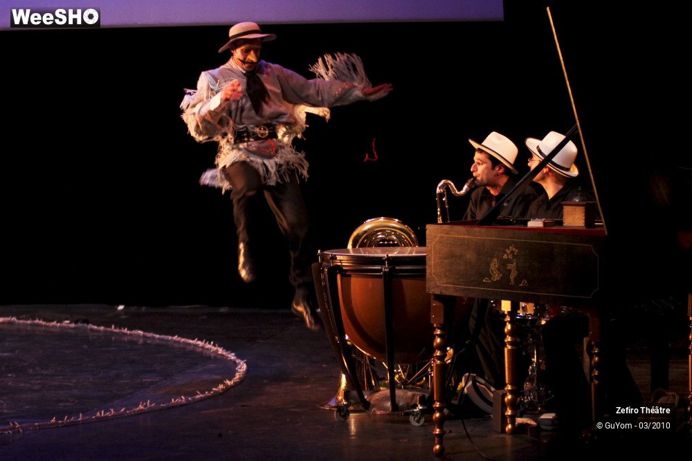 40/50 photos du spectacle Candide (première)