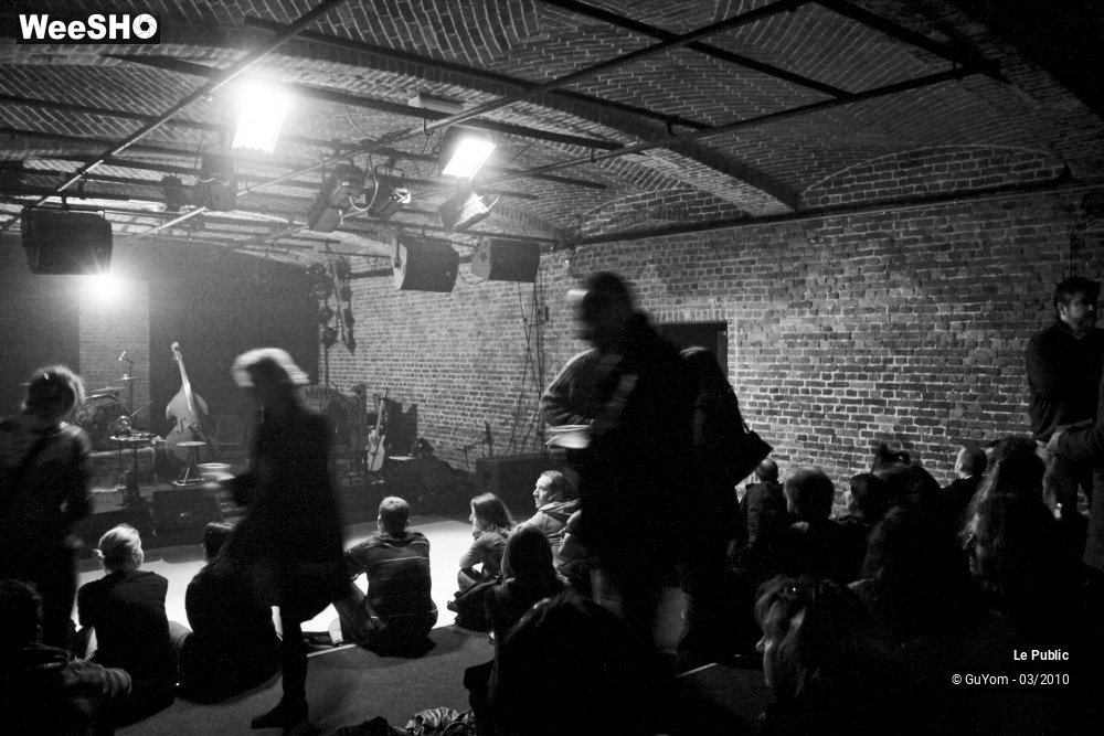 22/27 photos du spectacle Le Poche Ambiance