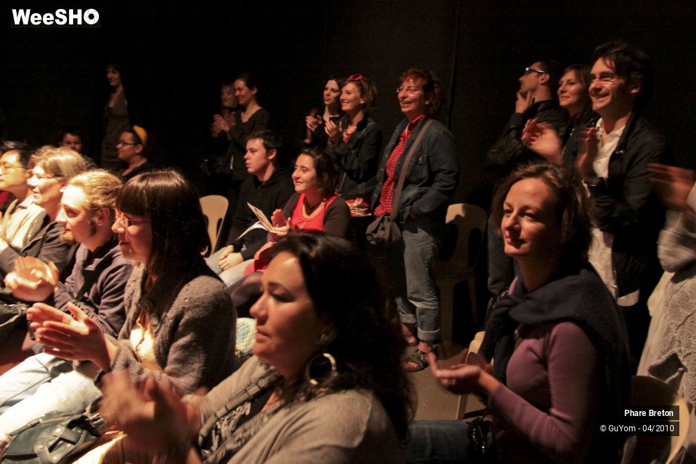 44/49 photos du spectacle Seule dans mon Phare Breton