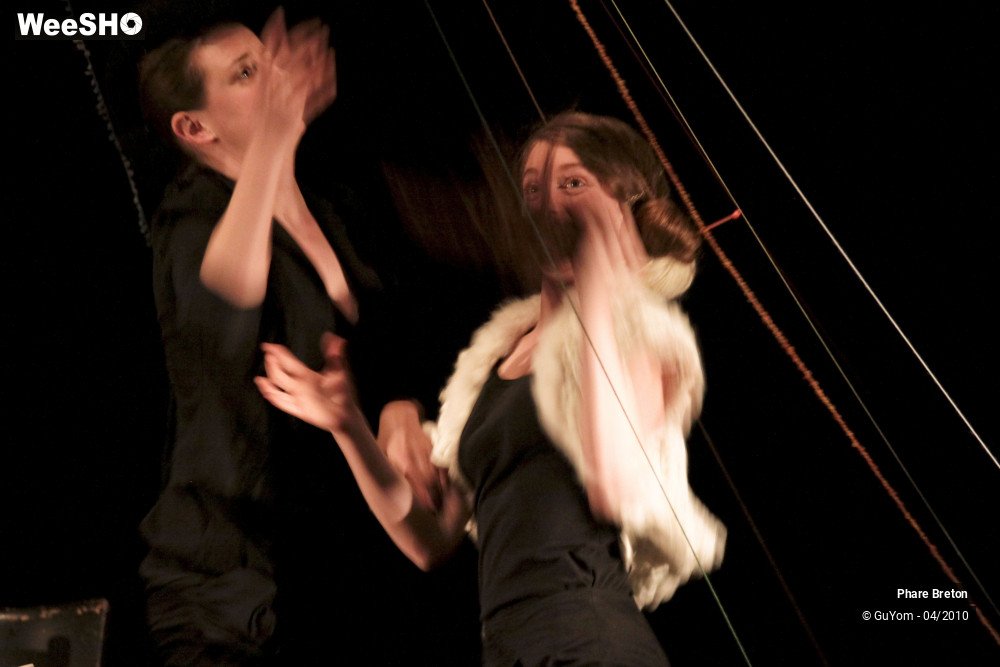 46/49 photos du spectacle Seule dans mon Phare Breton