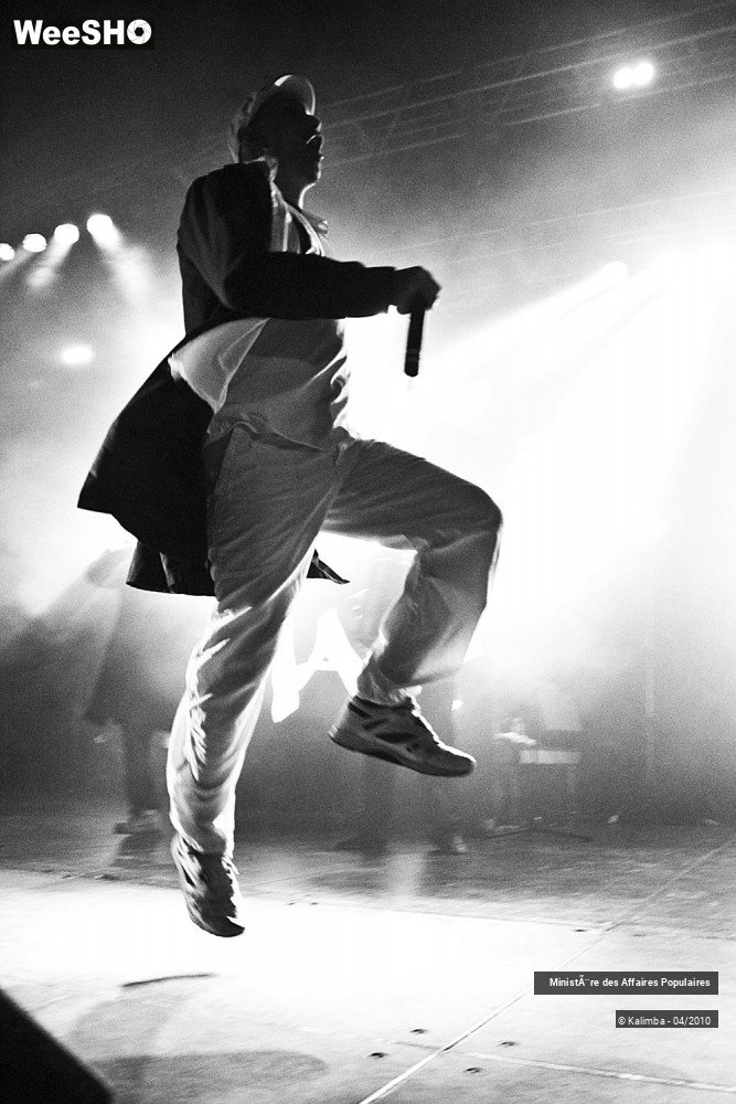 7/38 photos du spectacle Ministère des Affaires Populaires