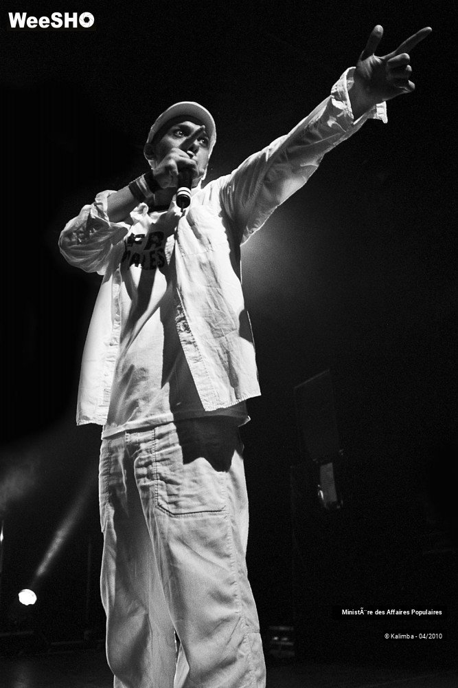 9/38 photos du spectacle Ministère des Affaires Populaires