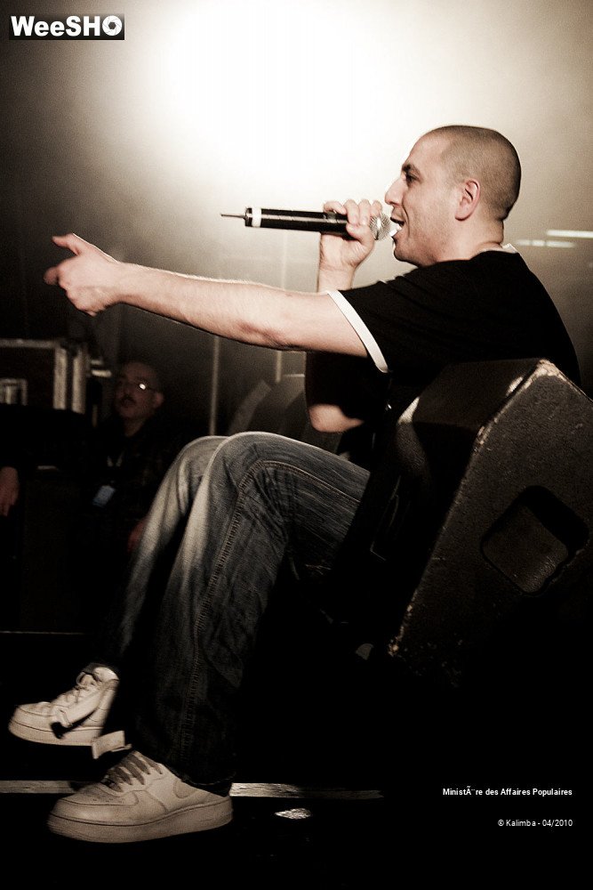 12/38 photos du spectacle Ministère des Affaires Populaires