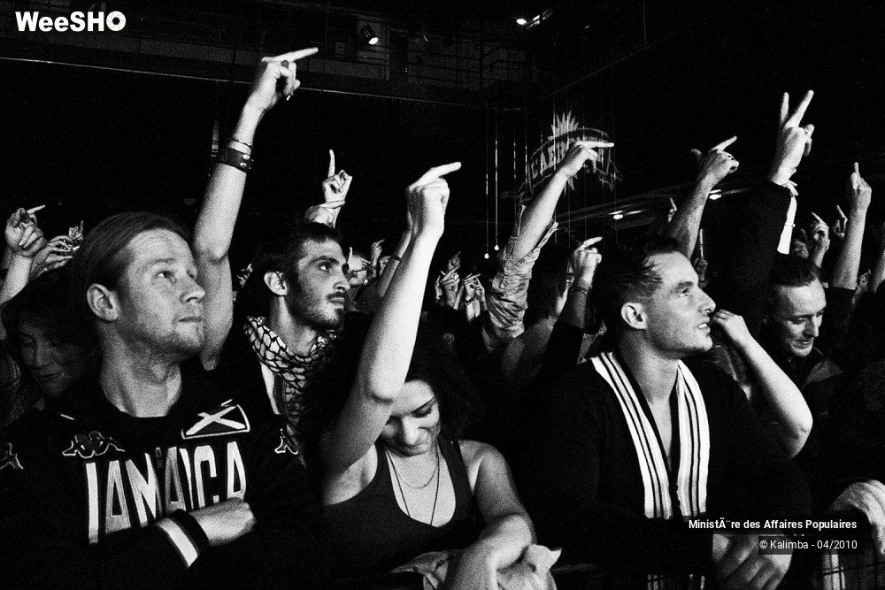 13/38 photos du spectacle Ministère des Affaires Populaires