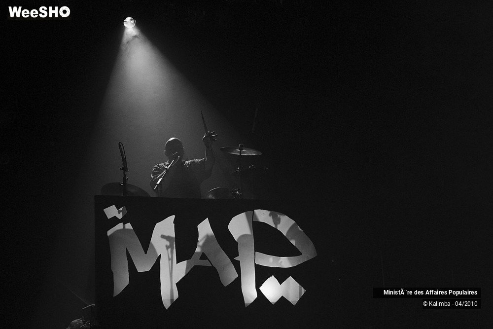 16/38 photos du spectacle Ministère des Affaires Populaires