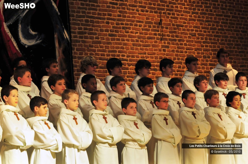 25/28 photos du spectacle Les Petits Chanteurs à la Croix de Bois