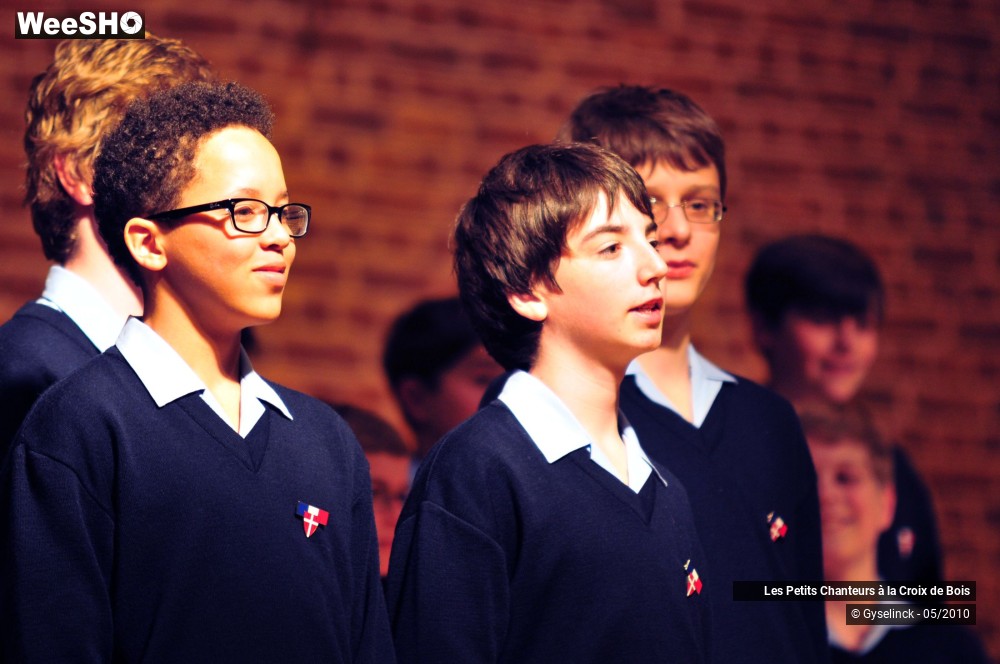 27/28 photos du spectacle Les Petits Chanteurs à la Croix de Bois