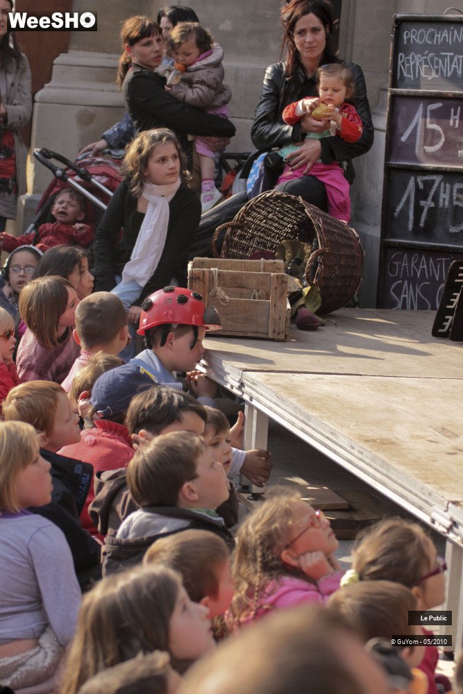 1/43 photos du spectacle Les Rues Joyeuses Ambiance 1