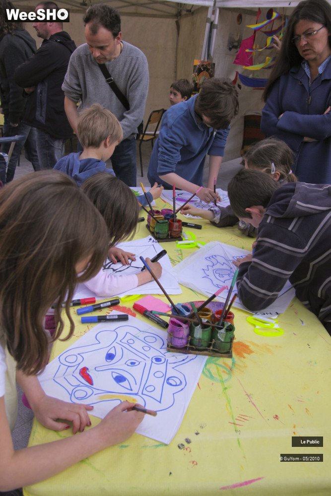 2/43 photos du spectacle Les Rues Joyeuses Ambiance 1