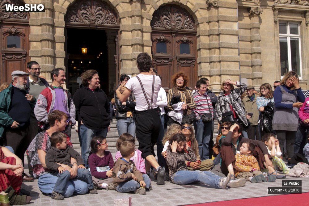 6/43 photos du spectacle Les Rues Joyeuses Ambiance 1
