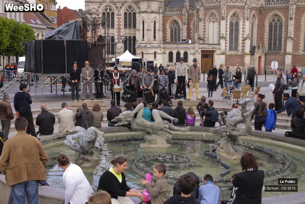 7/43 photos du spectacle Les Rues Joyeuses Ambiance 1