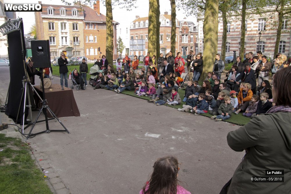 10/43 photos du spectacle Les Rues Joyeuses Ambiance 1